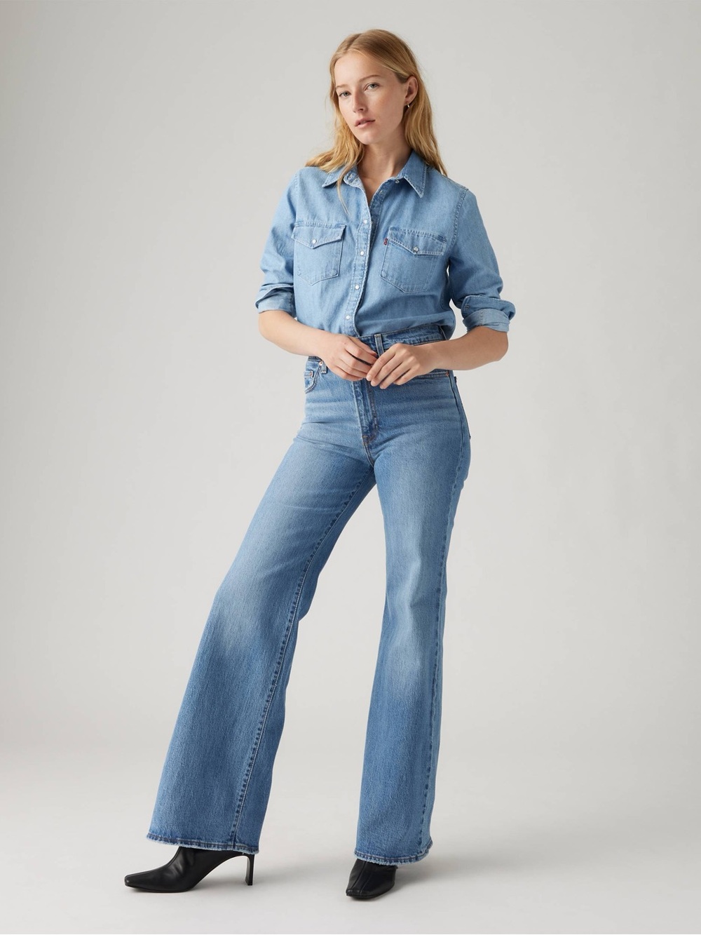 Levi's Ribcage Bell Bottom Light Blue High-Rise Flare Jeans - Women size 32